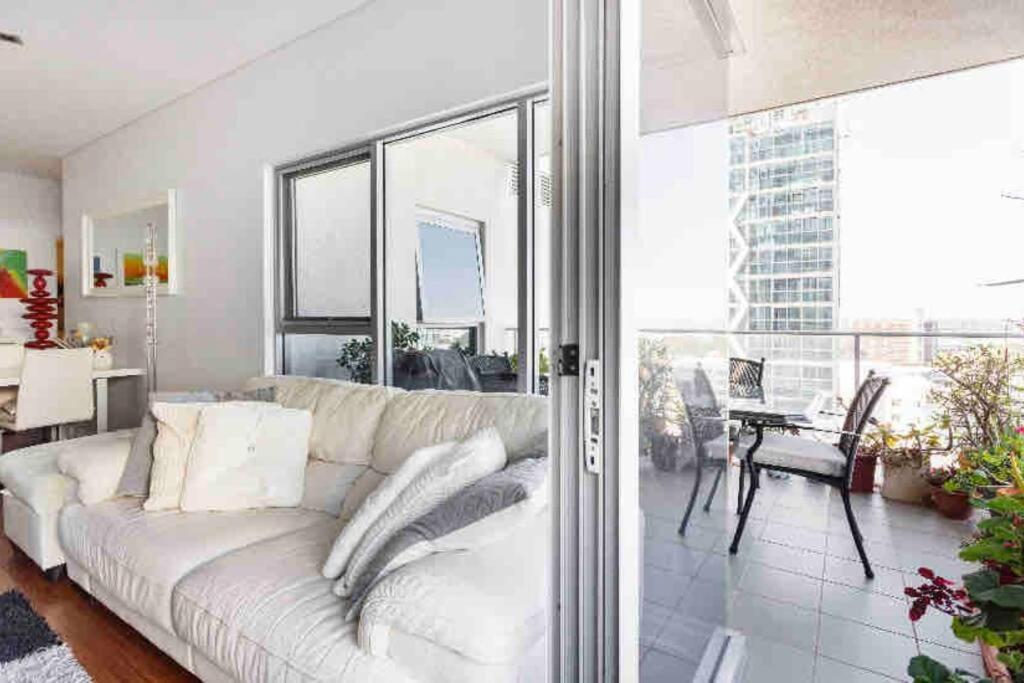 In The City Perth 1B1B Pool And Nice View Экстерьер фото