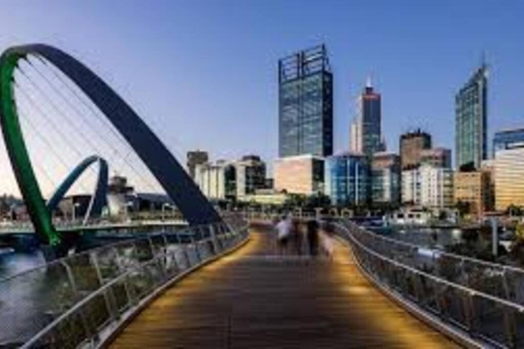 In The City Perth 1B1B Pool And Nice View Экстерьер фото